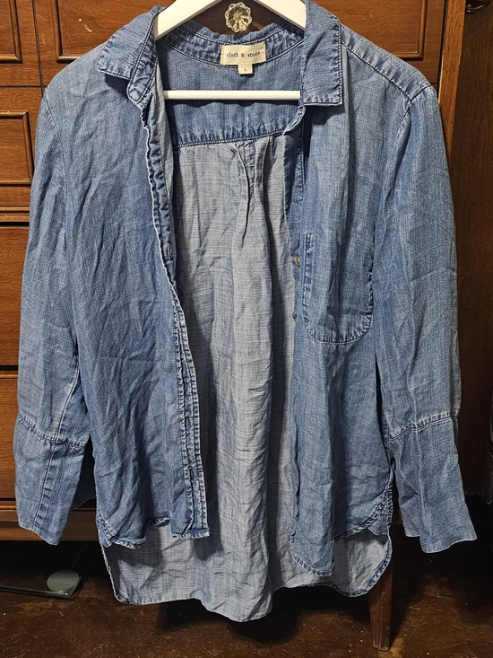 cloth & stone Tops - cloth & stone Light Blue Chambray Button-Down Shirt